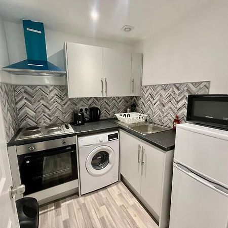 Large 2 Bed Near Glasgow Airport Paisley Exterior photo