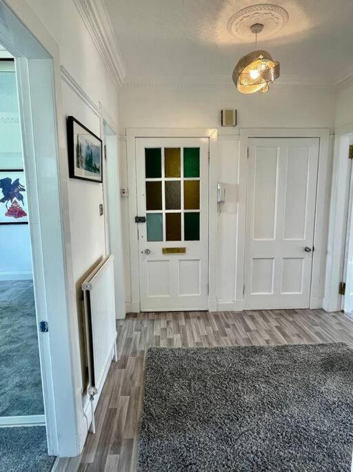 Large 2 Bed Near Glasgow Airport Paisley Exterior photo
