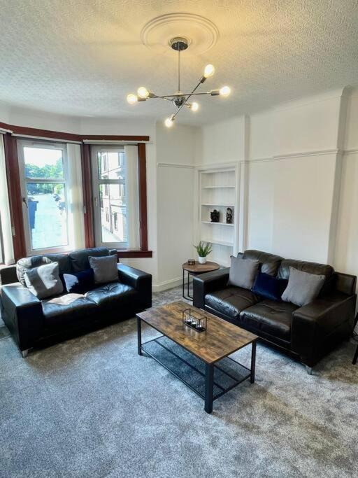 Large 2 Bed Near Glasgow Airport Paisley Exterior photo