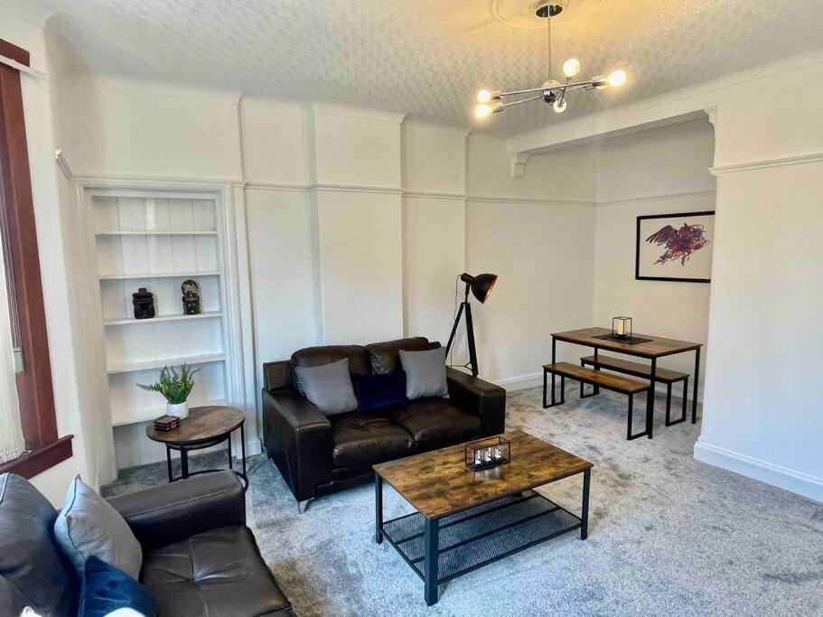 Large 2 Bed Near Glasgow Airport Paisley Exterior photo