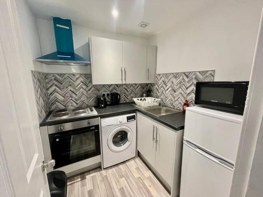 Large 2 Bed Near Glasgow Airport Paisley Exterior photo