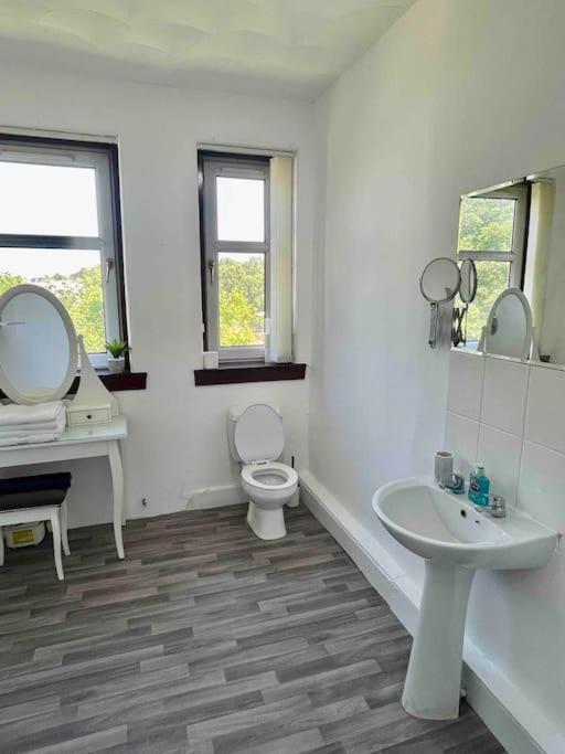 Large 2 Bed Near Glasgow Airport Paisley Exterior photo